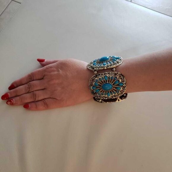 TURQUOISE TONED AND SILVER COLORED BRACELET - Picture 2 of 3